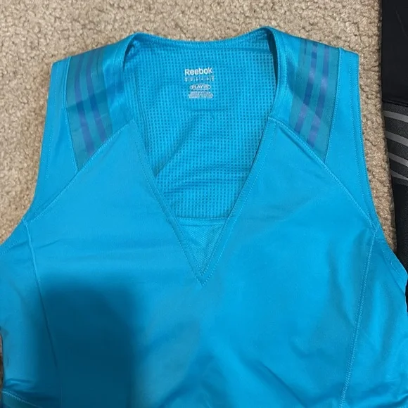 Reebok Women's Turquoise and Black Tank Top and Shirt bundle. - Picture 2 of 8